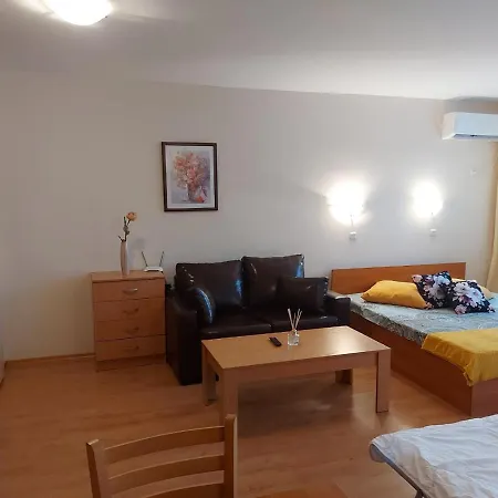 апартаменти-студия в комплекс нестинарка Apartmán Carevo