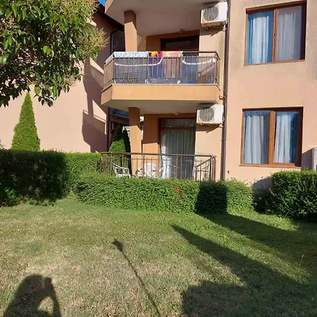 апартаменти-студия в комплекс нестинарка * Tsarévo